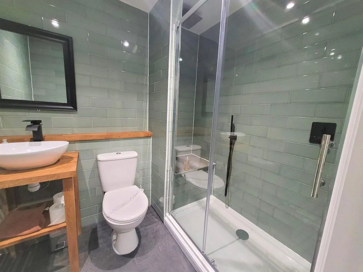 New County Hotel & Serviced Apartments By Roomsbooked Gloucester