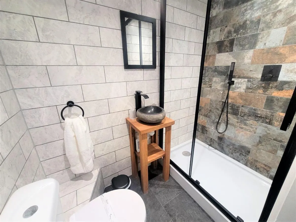 New County Hotel & Serviced Apartments By Roomsbooked Gloucester